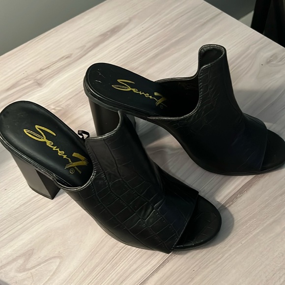 Seven 7 Heeled Mules - Picture 2 of 5